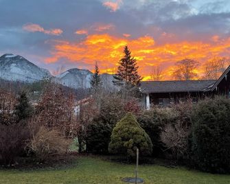 Cozy self-catering room with a view of the Breitenstein - Fischbachau - Buiten zicht