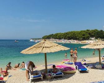 Tutini Dvori - Primosten - Beach