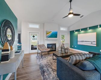 Covered Porch, Electric Bikes and Game Table - Gorgeous Haven - Sarasota - Soggiorno