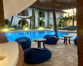 Faro Resort - Nungwi - Piscina