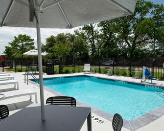 Spark by Hilton Dallas Medical District Love Field - דאלאס - בריכה