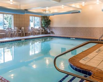 Comfort Suites Wixom - Wixom - Piscina