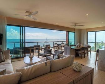 9BR Luxury Beachfront Penthouse w/ Private Pool - Isla Mujeres - Living room
