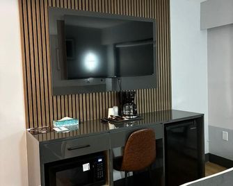 Nights Inn - 100 Mile House - Gebäude