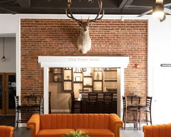 Hunter Arms Hotel - St. Cloud - Sala de estar