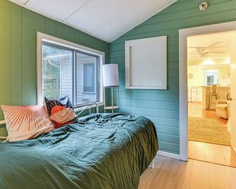 Secluded East Tawas Cabin with Private Beach Access! - East Tawas - Bedroom