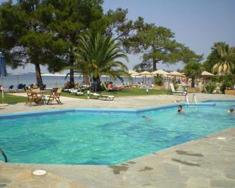 Sunrise Beach - Skala Rachoniou - Pool