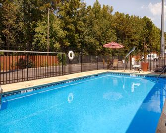 Best Western Allatoona Inn & Suites - Cartersville - Piscina