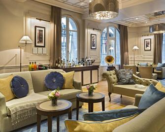 لا كليف لوفر - باريس - ردهة