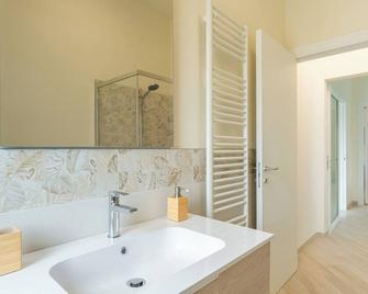 Le Tre Sorelle - Two Bedroom Apartment, Sleeps 4 - Camaiore