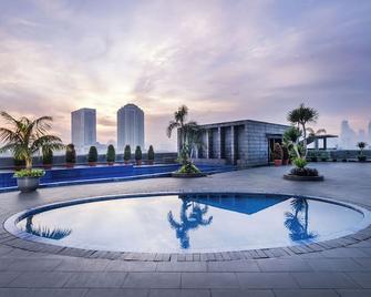 Merlynn Park Hotel - Jakarta - Bazén