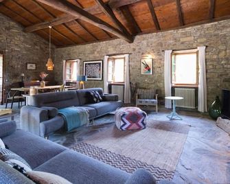 Charming & Authentic Stone House La Brugna - Borgo Val di Taro - Living room