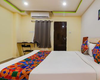 Fabhotel Broholic Suites - Nr Jntu - Hyderabad - Bedroom