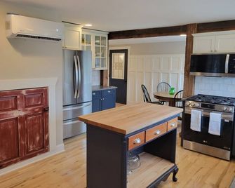 Beautifully Restored Farmhouse near Cooperstown Dreams Park & All Star Village - Oneonta - Keuken