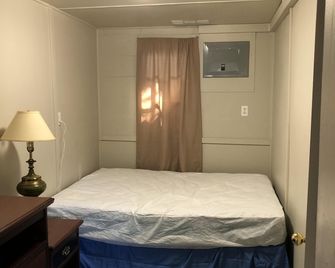 Dock Life Cottage 7 - Riverside, 2 Bedroom, Wasaga - Wasaga Beach - Bedroom