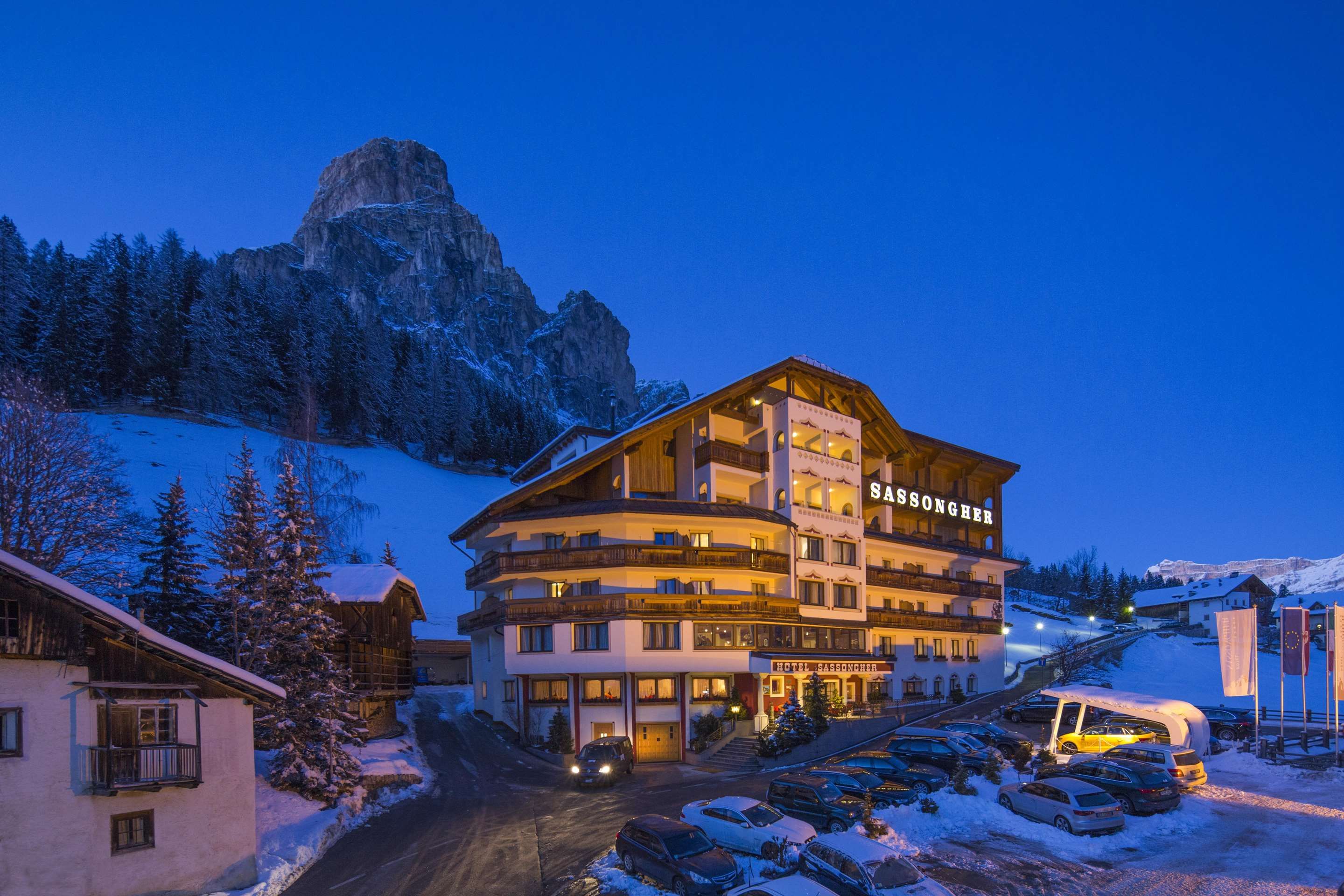 Hotel Sassongher - Corvara in Badia - בניין