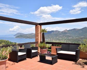 Resort Le Picchiaie - פורטופראיו - מרפסת