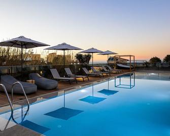 Eleven Boutique Suites - Stavromenos - Piscina