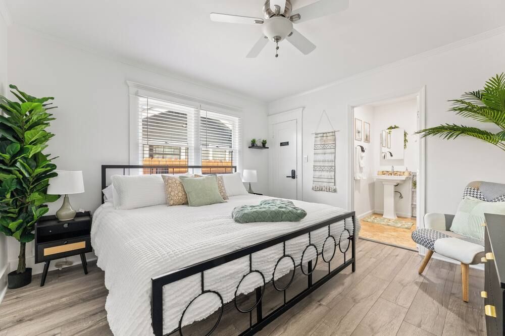 Seaside Escape, Dedicated Parking, Pacman & Pool Table - لونغ بيتش - غرفة نوم