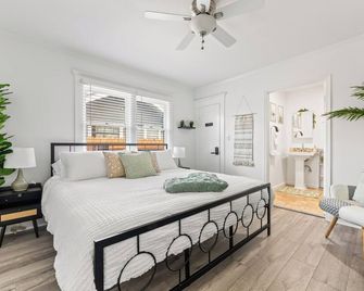 Seaside Escape, Dedicated Parking, Pacman & Pool Table - لونغ بيتش - غرفة نوم