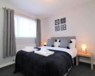Signature- Connelly House - Motherwell - Bedroom
