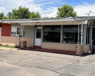 Redwood Lodge - Farmington - Building