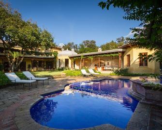 Elegant, Sprawling Estate with Pool in Exclusive Location - Antigua Guatemala - Piscina