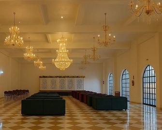 Qila Hotel - Morādābād