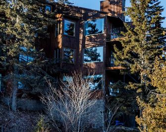 Idyllic Lake Superior Lodging on the North Shore of MN. Jaw dropping! - Tofte - Building
