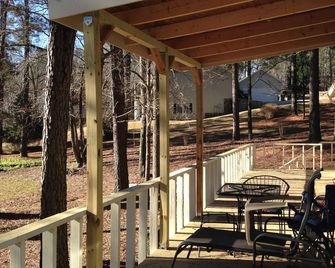 Wonderful Cottage, Perfect Lake View, Lot,, Reasonable - Greensboro - Terasa