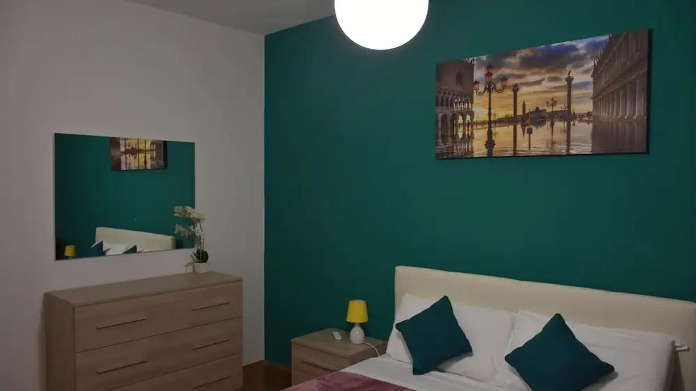 Venice Popular Apartment