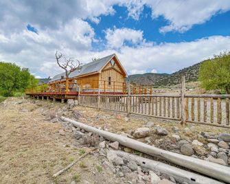 Creekside Cabin with Deck and Views in Panguitch! - Circleville
