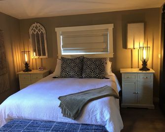 Cozy Cottage, amazing palisades mountain views. - Calistoga - Bedroom