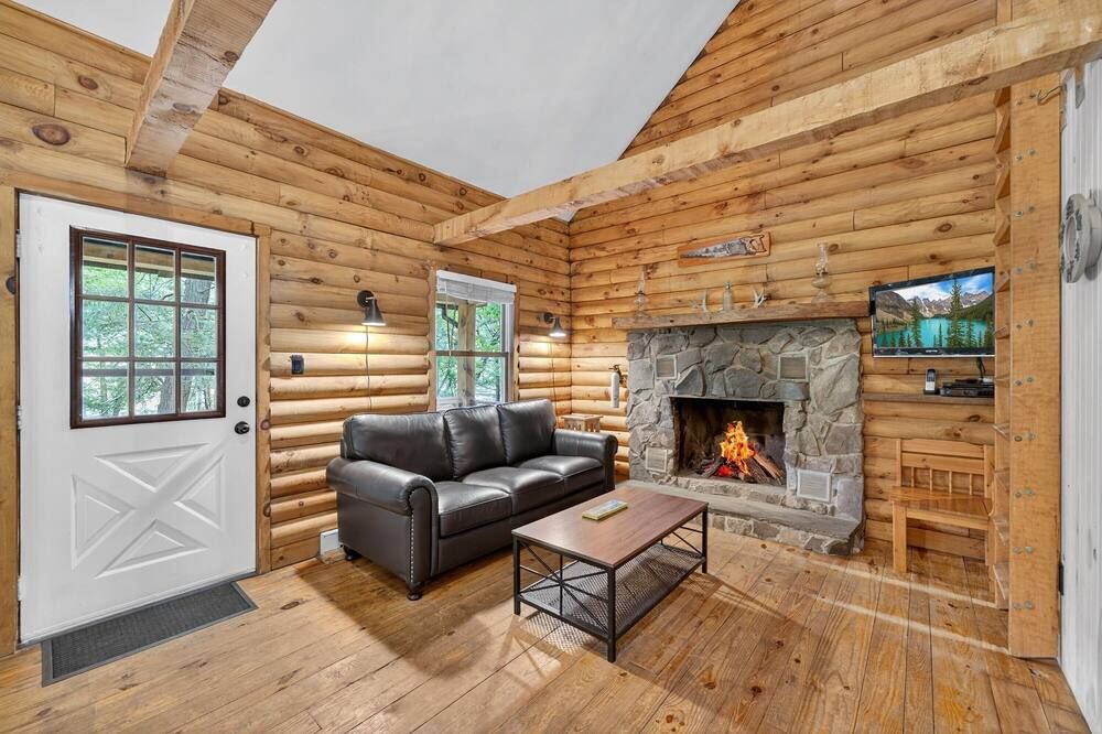 Peaceful and Private Delaware Riverfront Log Cabin. - Milford - Huiskamer