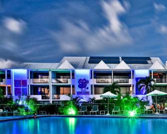 هوميج هوتل آند ريزيدنسيز - Sandy Ground - مبنى