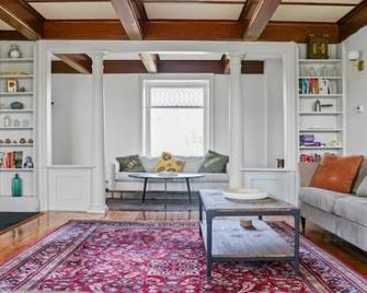 Red Brick Story Home - Kerhonkson - Sala de estar