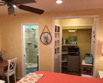 Spacious Private Pad - Grand Prairie - Bedroom