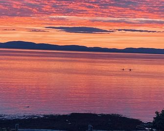 Magnificent sea views and sunsets! - Notre-Dame-du-Portage