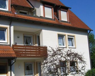 3-star non-smoking holiday apartment (40m2) in Bad Staffelstein 350m from the thermal baths - Bad Staffelstein - Gebouw