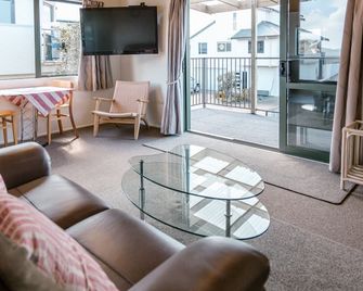 Blue Marlin Apartments - Whitianga - Sala de estar