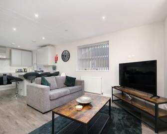 03 - Crown Place 3 Bedroom 2 Bathroom Apartment - Shepperton - Living room
