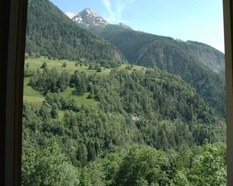 Charming Chalet Near Trails - Mörel-Filet - Balcón