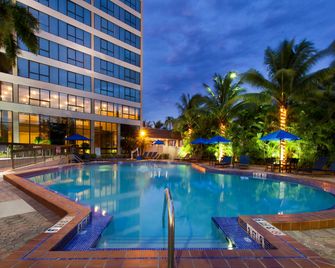 هوليداي إن ميامي ويست - أيربورت أري ا باي آيتش جي - ميامي - حوض السباحة