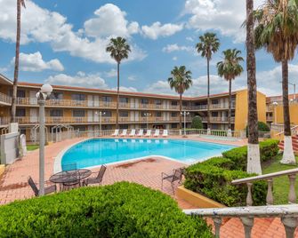 Quality Inn Piedras Negras - Piedras Negras (Zaragoza) - Pool