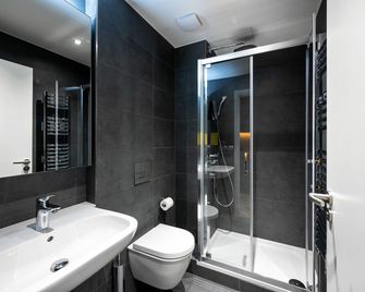 Staycity Aparthotels Paris La Defense - Курбевуа - Ванна кімната