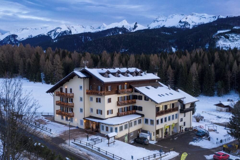 ي إي آي هوتل بيلامونتي