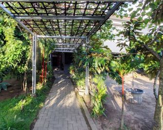 Hotel O near Social Market formerly Kosta Living - Palembang - Vista del exterior