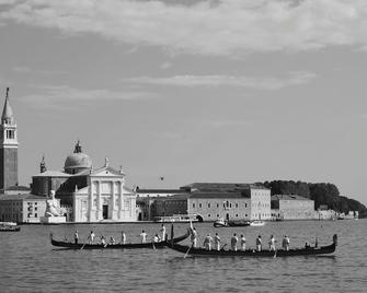 Hotel Le Isole - Venice - Phòng ngủ