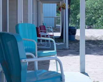 Roadside Double Queen Cabin w/ Carport #1 - Kerrville - Patio
