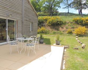 Self-catering cottage with horses - Vernoux-en-Vivarais - Patio